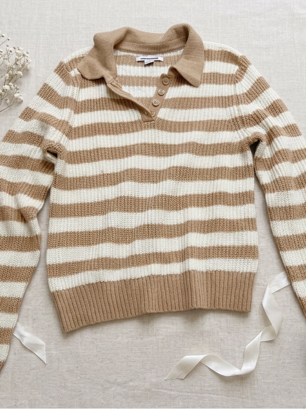 American Eagle Outfitters Cream and Tan Striped V‑Neck Sweater